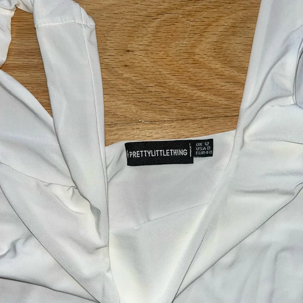 PrettyLittleThing Ivory White Tank Top Bodysuit - Picture 2 of 3